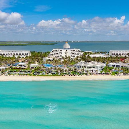 Grand Oasis Cancun Hotell Exteriör bild Aerial view of the resort