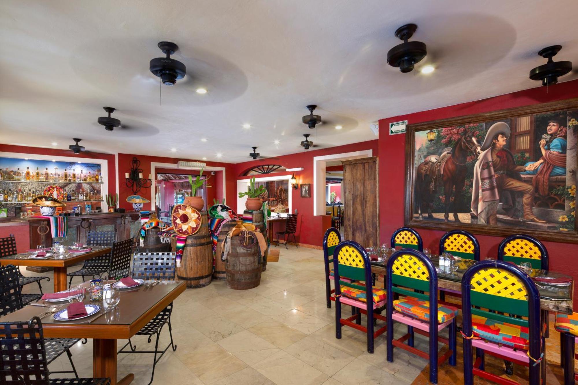 Grand Oasis Cancun Hotell Exteriör bild Interior of a typical restaurant in the city